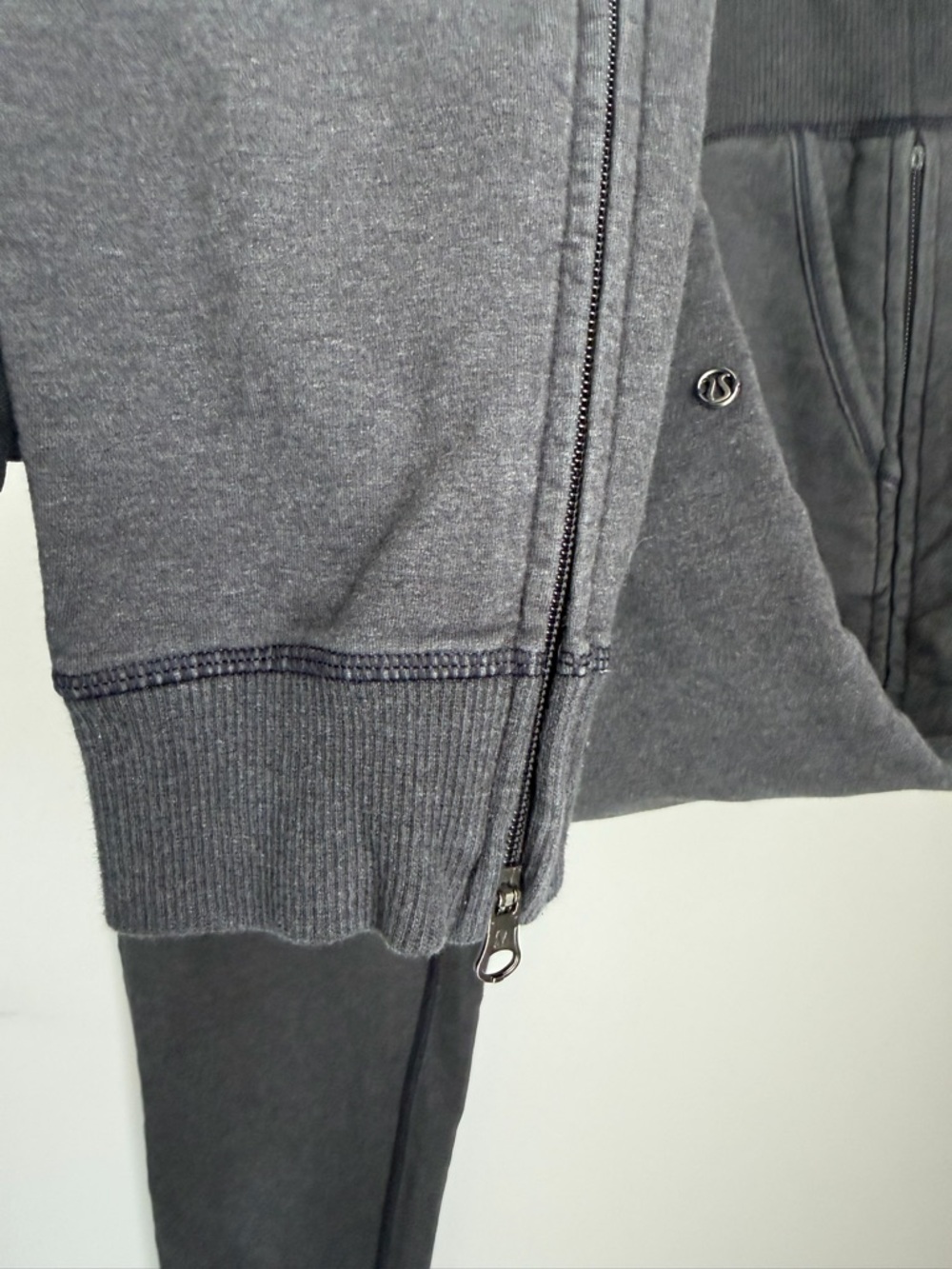 Lululemon Charcoal No Sweat Gray Zip Leg Jogger Sweatpants Size 6 - Picture 5 of 14